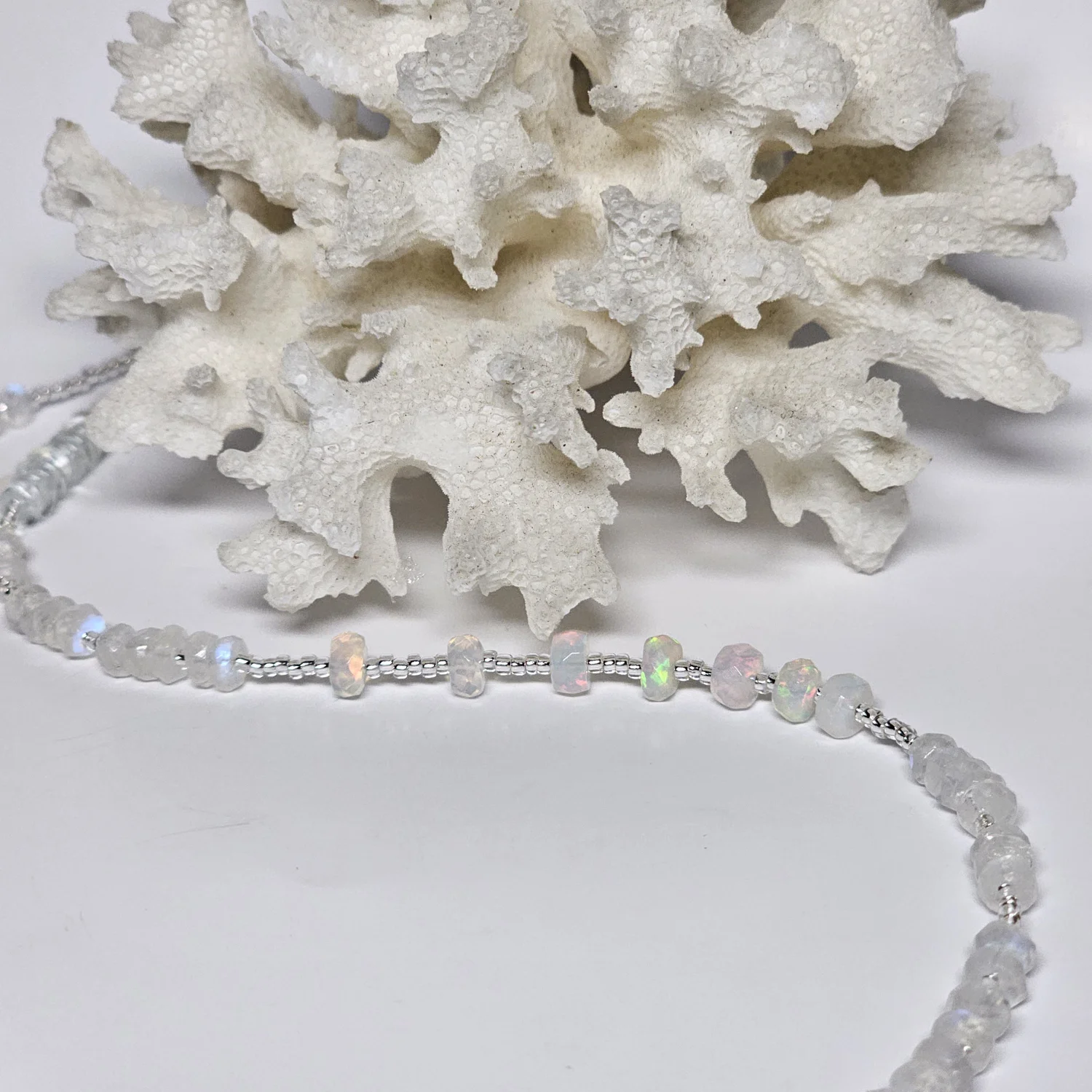 Naszyjnik "ETHERNAL MOON" (opal etiopski, topaz, kamień księżycowy)