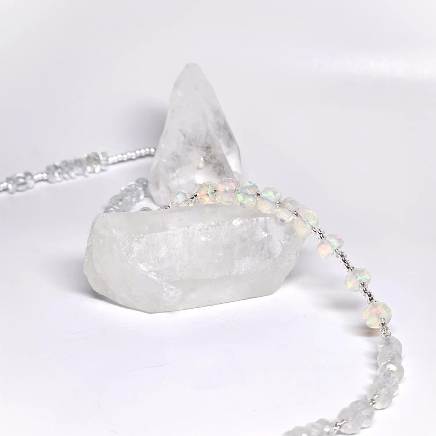 Naszyjnik "STARLIGHT OPAL" (opal etiopski, topaz, kamień księżycowy)