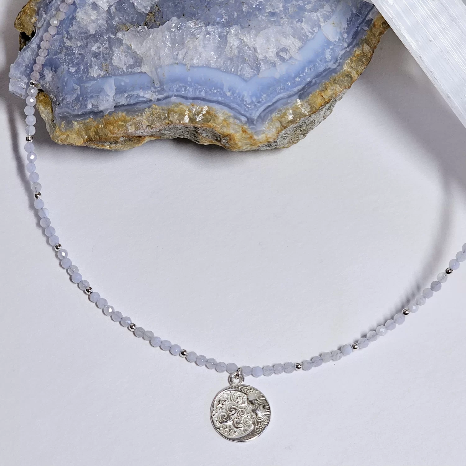 Naszyjnik "SECRET of MISTS" (chalcedon, kunzyt)