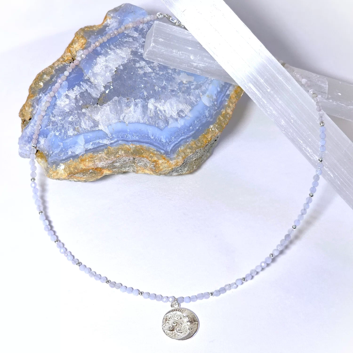 Naszyjnik "SECRET of MISTS" (chalcedon, kunzyt)